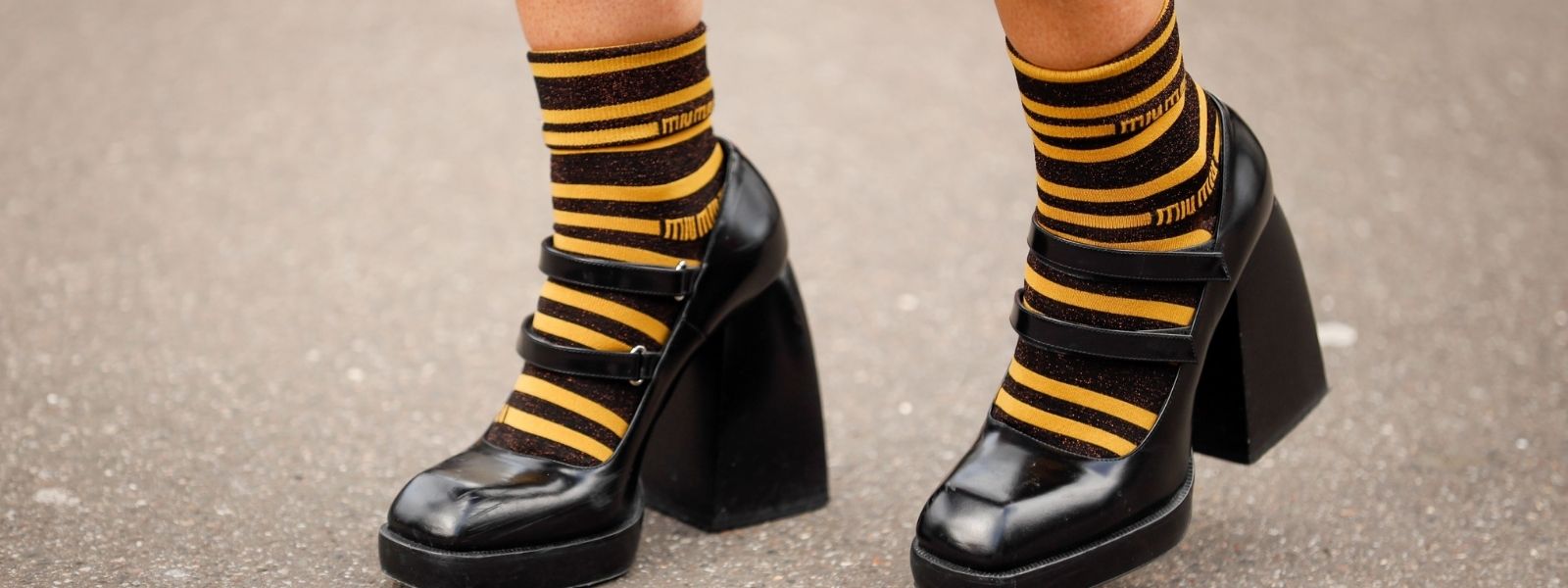 22 Looks que te inspirarán a combinar tus calcetines con TODO tu clóset